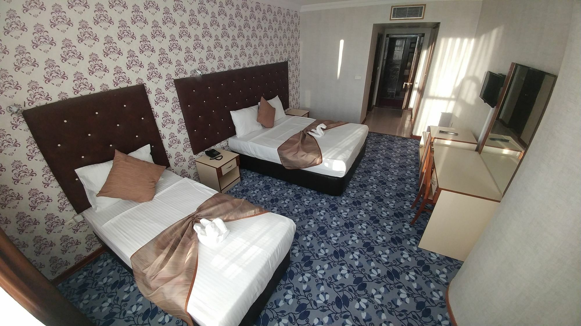 Otel Lacin Park 3*
